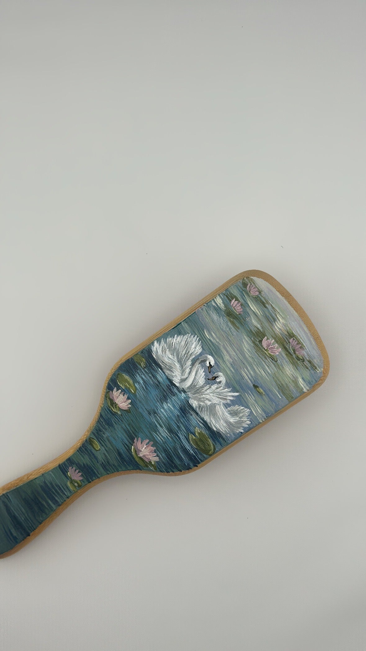 Swans hair brush